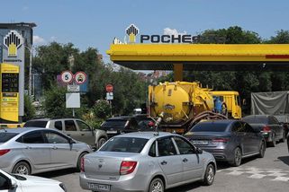 Rusko přišlo o téměř polovinu svých kapacit na zpracování ropy - Novinky